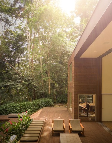 041-1-aspect-ratio-924x1180