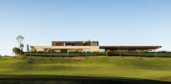 STUDIO ARTHUR CASAS WORKS 2008–2015 Studio Arthur Casas design a country house for a young family in